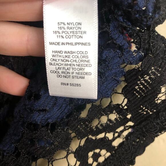 Express short sleeve crochet blouse S - Picture 3 of 5